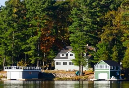 Cottages lining the waters in the Lake of Bays